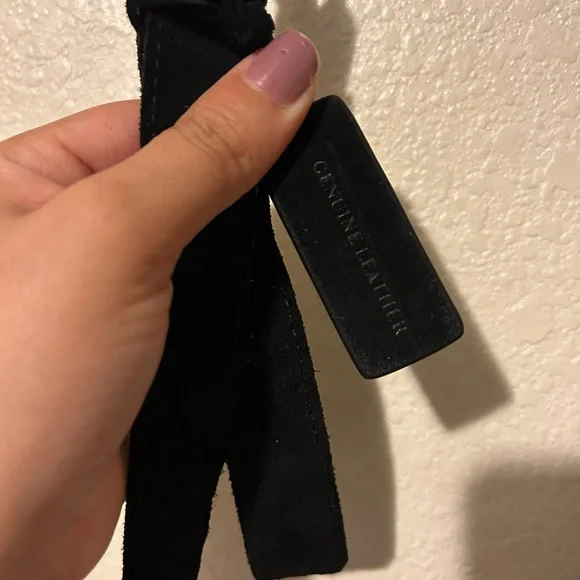 Shyanne women’s cassidy hair-on tooled Leather crossbody - Picture 7 of 7